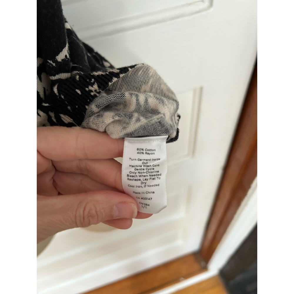 Talbots Black and White Floral Cardigan Short Sleeve V Neck Button Size Medium P - Picture 5 of 10